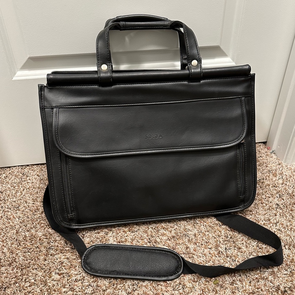 Solo leather briefcase